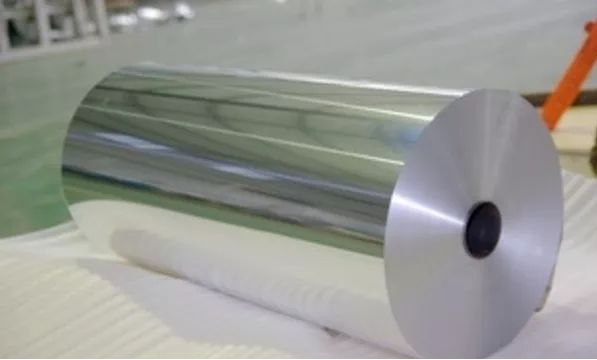 This Genius Method For Fixing An Uneven Aluminum Foil Roll