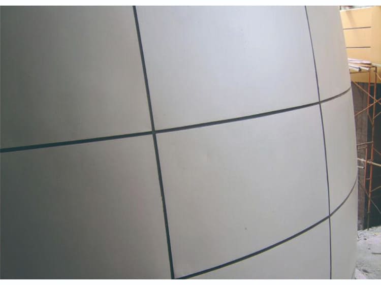 mur-rideau en aluminium
