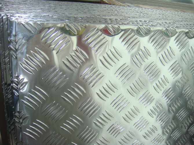 install aluminium tread plate using screw