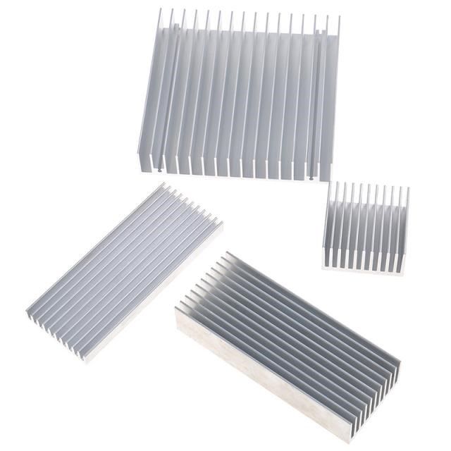 Différentes tailles de dissipateurs thermiques en aluminium